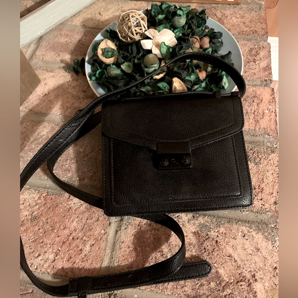 COPY - Forever 21 Crossbody Purse in Color Black